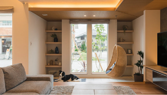 玄関とは別に、庭に出やすい空間